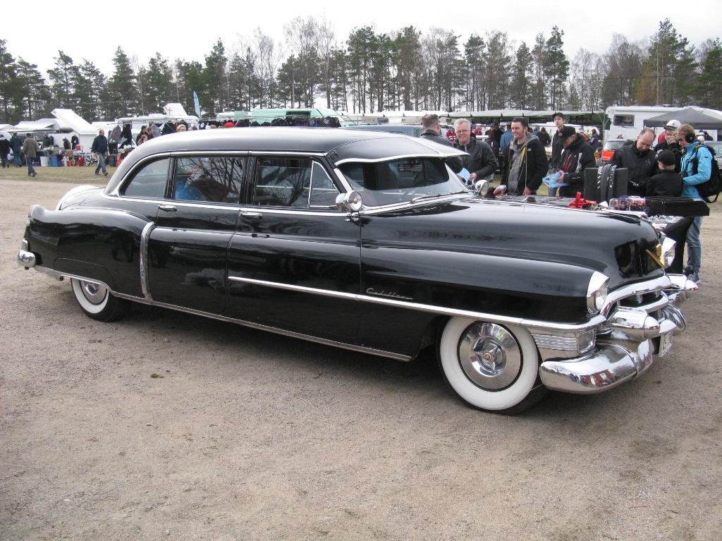 Cadillac_Fleetwood_Limousine_1953_(5629610212).jpg
